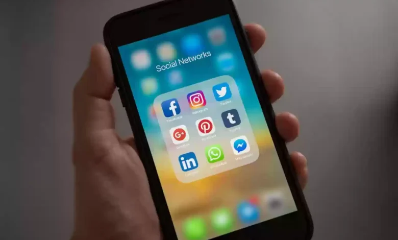 8 AI-Powered Tactics for Nailing Social Media